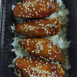 ข้าวปีกกลางไก่ราดซอสเกาหลี