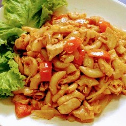 มักโรนีผัดซอส