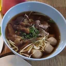เกาเหลาเนื้อ พี่โหนก