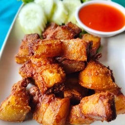 สามชั้นทอดน้ำปลา