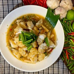 ยำไข่ปลาหมึกทอด
