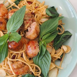 สปาเกตตี้ผัดกระเทียมพริกแห้ง