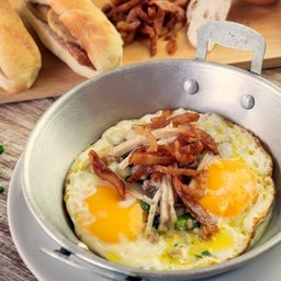 ไข่กะทะ (Pan Fried Eggs)