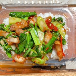 คะน้าหมูกรอบ