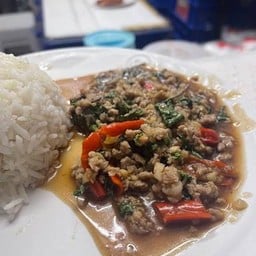 ข้าวราดผัดกะเพรา