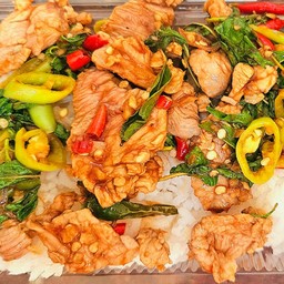 กะเพราหมูชิ้น (กับข้าว)