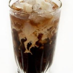 ยกล้อ(โอเลี้ยงใส่นม)