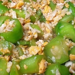 ข้าวผัดบวบใส่ใข่