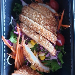 สลัดปลาทอด