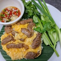 ข้าวไข่เนื้อระเบิด