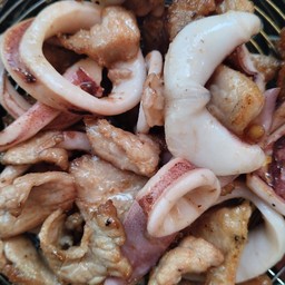 หมูหมึกทอดกระเทียม
