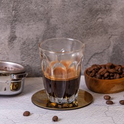 เอสเพรสโซ่ร้อน (เป็นช็อต)