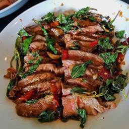 กะเพราเนื้อย่าง (กับแกล้ม)