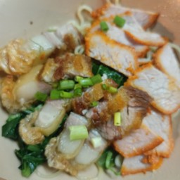 บะหมี่หมูแดง-หมูกรอบ