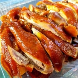 ไก่หุบบอนต้มน้ำปลา 1 ตัว (เคี้ยวเตาถ่าน) สับพร้อมทาน