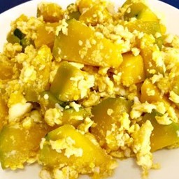 ฟักทองผัดไข่เป็นกับ