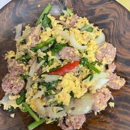 แหนมผัดไข่