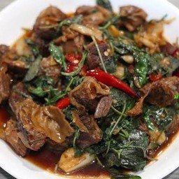 กะเพราลิ้นหมูย่าง (กับแกล้ม)