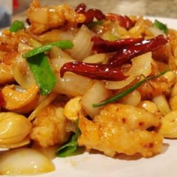 ไก่ผัดเม็ดมะม่วงเป็นกับ
