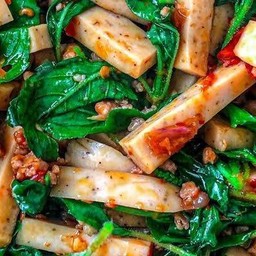 ข้าวกะเพราไก่ยอ