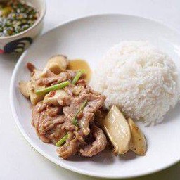 หมูผัดน้ำมันหอยราดข้าว