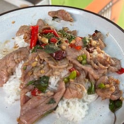 กะเพราเนื้อสด