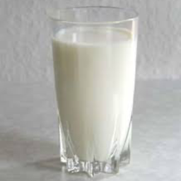 Hot milk حليب حار