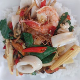 ข้าวราดผัดฉ่าทะเล