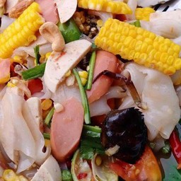 ยำเส้นใหญ่ข้าวโพดหมูยอไส้กรอกไข่เค็ม