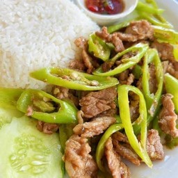 ข้าวผัดพริกหยวกเนื้อ