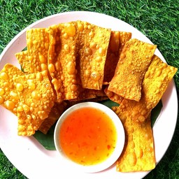 แผ่นเกี๊ยวทอด