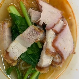 เกี๊ยวหมูกรอบต้มยำ