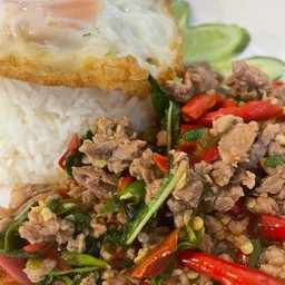 ข้าวกะเพราเนื้อ