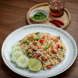 ข้าวผัดพริกขี้หนูหมูแดด