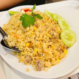 ข้าวผัดหมูจานใหญ่