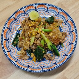 ผัดซีอิ๊ว (stir-fried rice noodle with black suace)