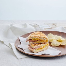 พานินี่ (แฮม เบคอน ไข่ หรือ ไก่)