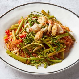 เส้นหมี่ผัดผักกระเฉดปูก้อน