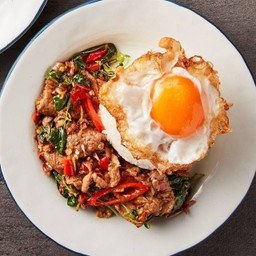 ข้าวราดกะเพราเนื้อนุ่ม (ราคาไม่รวมไข่ดาว)