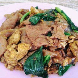 ผัดซีอิ๊วเส้นใหญ่หมู