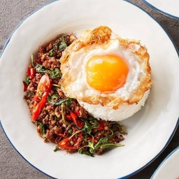 ข้าวราดกะเพราเนื้อวากิวสับ (ราคาไม่รวมไข่ดาว)