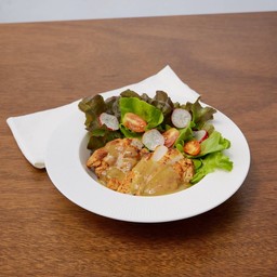 สลัดไก่ย่างและน้ำสลัดฮันนี่มัสตาร์ด