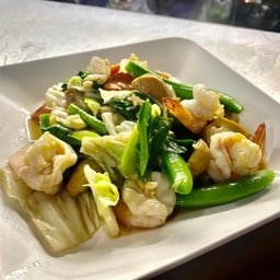กุ้งผัดผักรวมมิตร