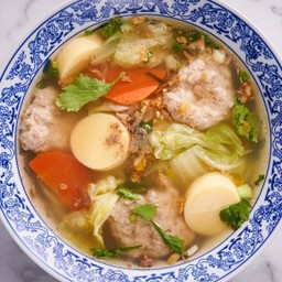 แกงจืดเต้าหู้หมูเด้งผักกาดขาว