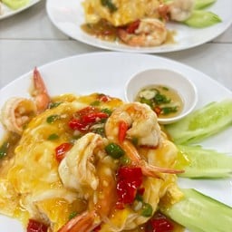 ข้าวกุ้งสะดุ้งผัดพริกขี้หนูไข่นุ่ม