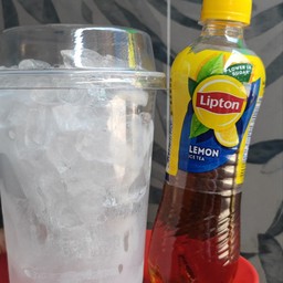 ลิปตันเลมอน (สูตรน้ำตาลน้อย)+ น้ำแข็ง