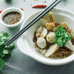 บะหมี่แห้ง สูตรซีอิ๊วดำ