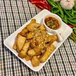 หมูยอทอดกระเทียม