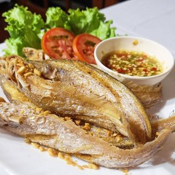 ปลาเนื้ออ่อนทอดกระเทียม