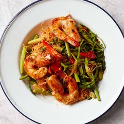 เส้นหมี่ผัดผักกระเฉด